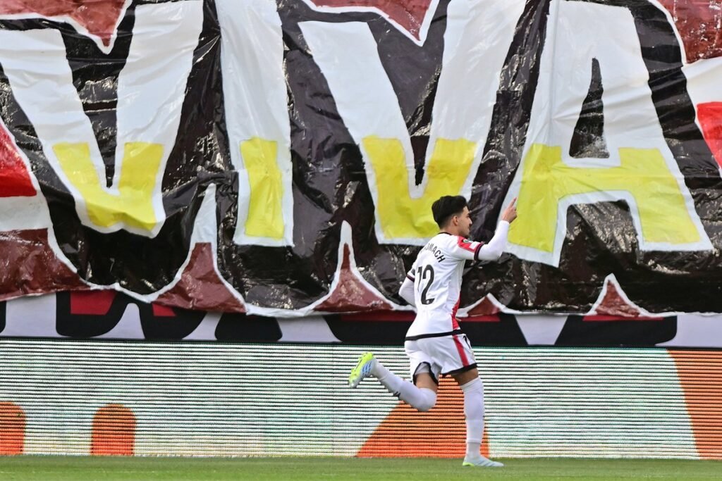 Rayo's Ilias Akhomach on Palestine flag