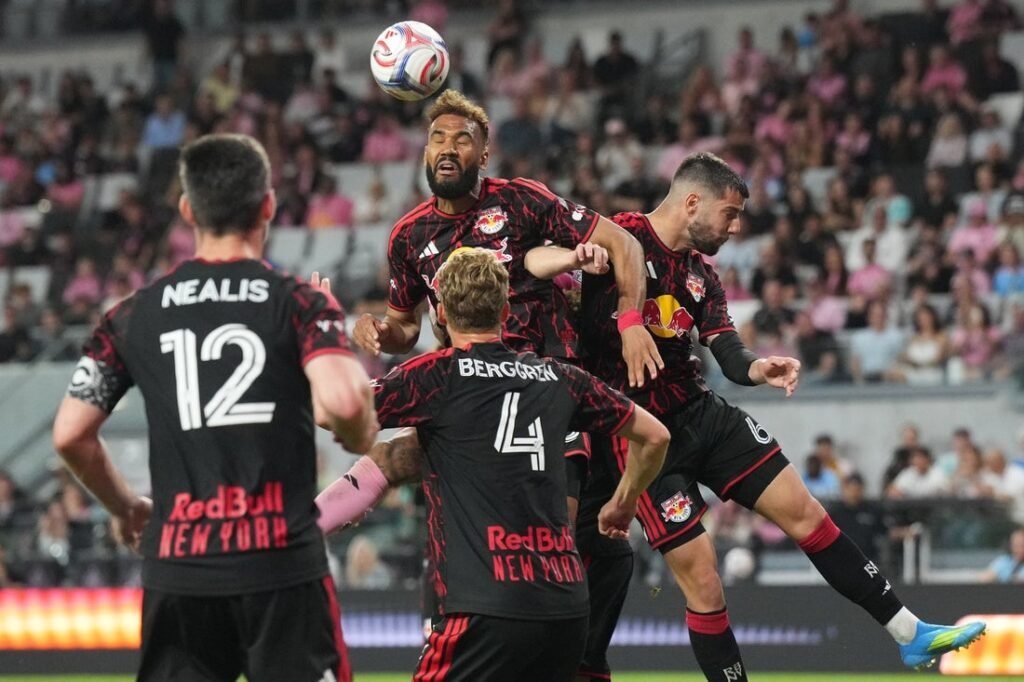 Red Bulls snap winless streak, upset Fire Red Bulls snap winless streak, upset Fire