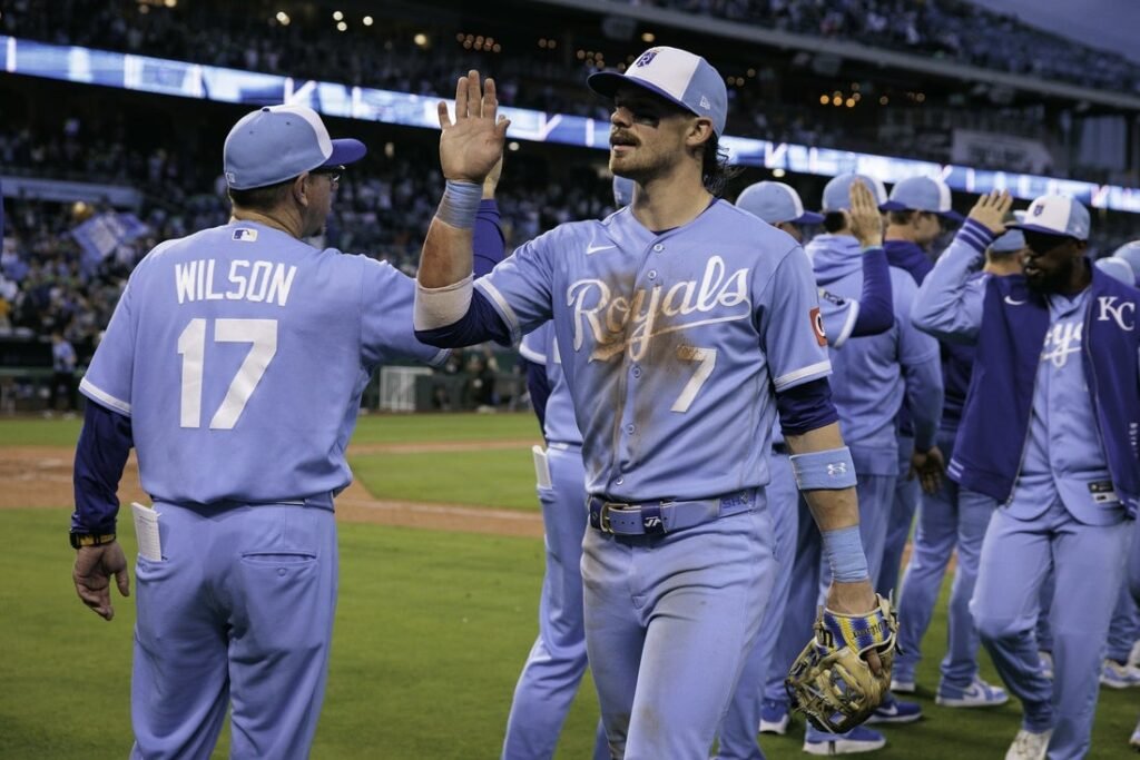 Red-hot Royals chase series sweep of tumbling Tigers