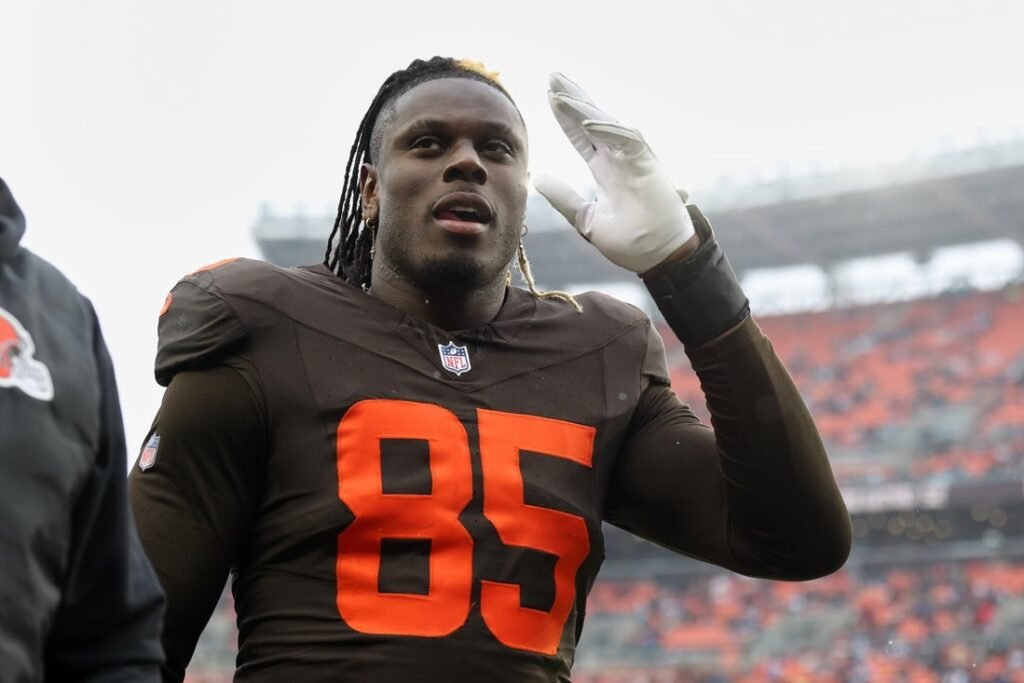 Report: Chargers, TE David Njoku agree to 1-year deal Report: Chargers, TE David Njoku agree to 1-year deal