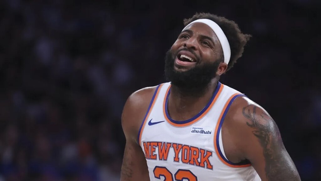 Reports: Knicks C Mitchell Robinson breaks pinky finger, status for NBA Finals unclear