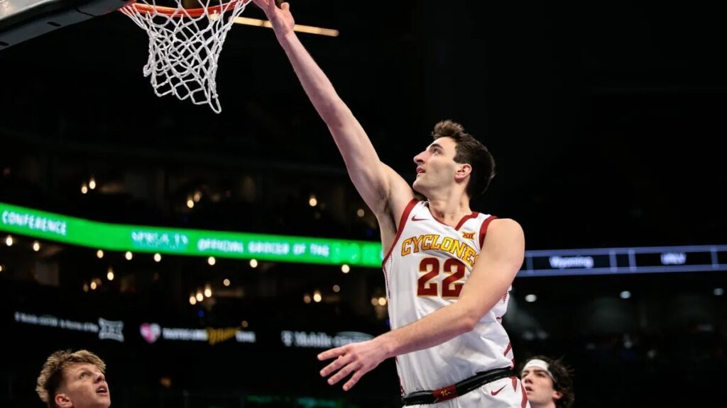 Reports: Milan Momcilovic returning to college after NBA flirtations Reports: Milan Momcilovic returning to college after NBA flirtations