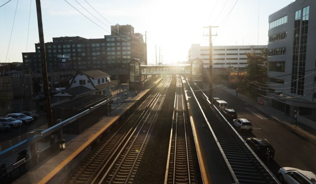 Riders navigate alternatives as strike that shut down largest U.S. commuter rail enters a 3rd day Riders navigate alternatives as strike that shut down largest U.S. commuter rail enters a 3rd day