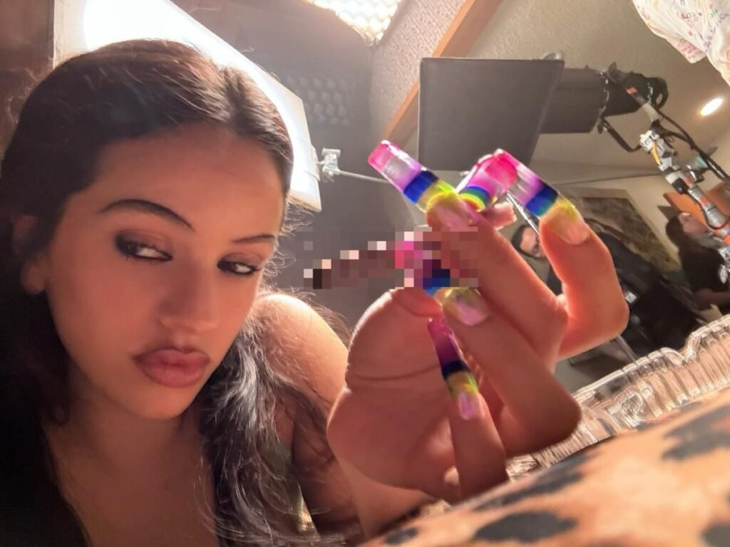 Rosalía’s Playful Message to Alexa Demie Pulls in 1.4 Million Reactions Rosalía’s Playful Message to Alexa Demie Pulls in 1.4 Million Reactions