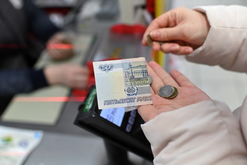 Russians make mass cash withdrawals amid internet shutdowns and transfer controls | International Russians make mass cash withdrawals amid internet shutdowns and transfer controls | International