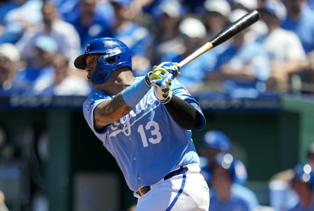 Salvador Perez paces Royals in victory over Mariners Salvador Perez paces Royals in victory over Mariners