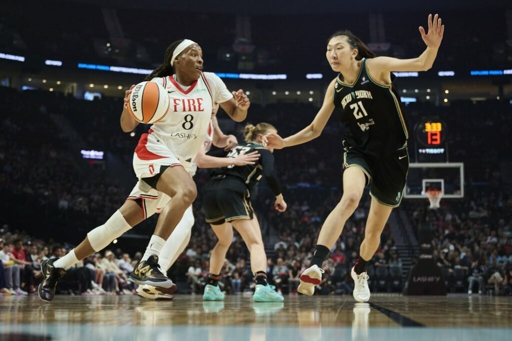 Sarah Ashlee Barker's basket at buzzer gives Fire first WNBA win
