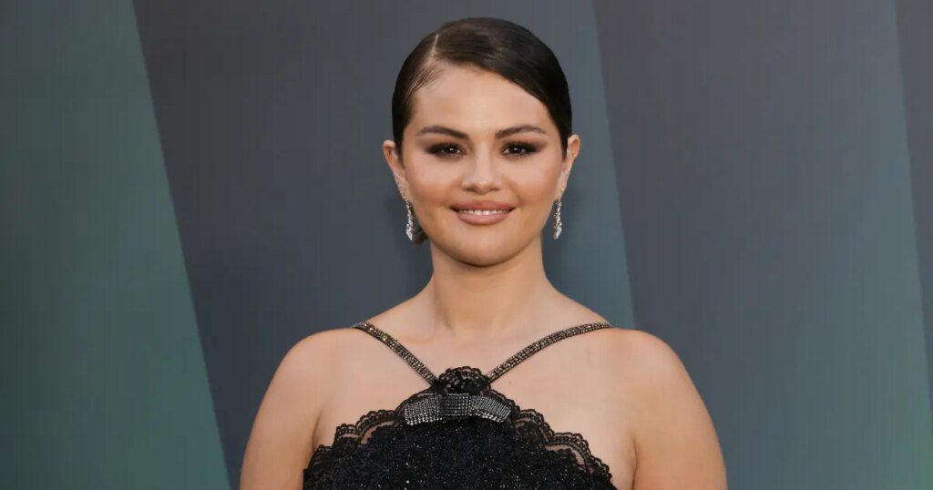 Selena Gomez Wore These Affordable Indoor-Outdoor Slippers