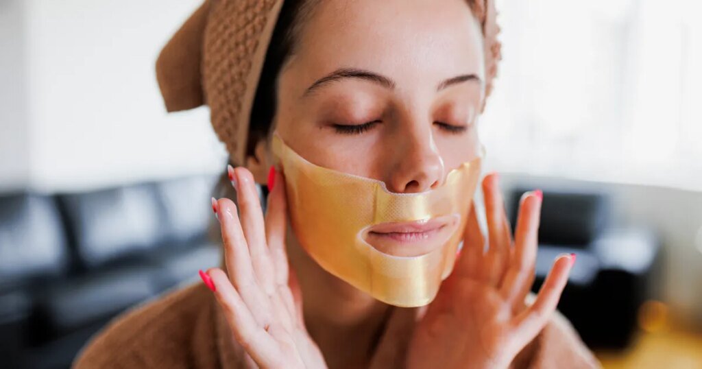 Shoppers Say Their ‘Skin Feels Tighter’ After Using This Chin Mask Shoppers Say Their 'Skin Feels Tighter' After Using This Chin Mask