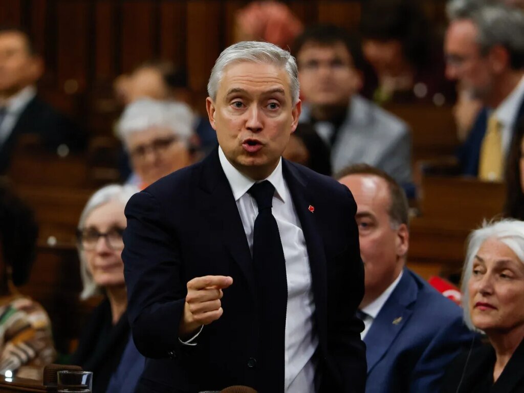 Small business group tells Ottawa to take big swing at boosting jobs Small business group tells Ottawa to take big swing at boosting jobs