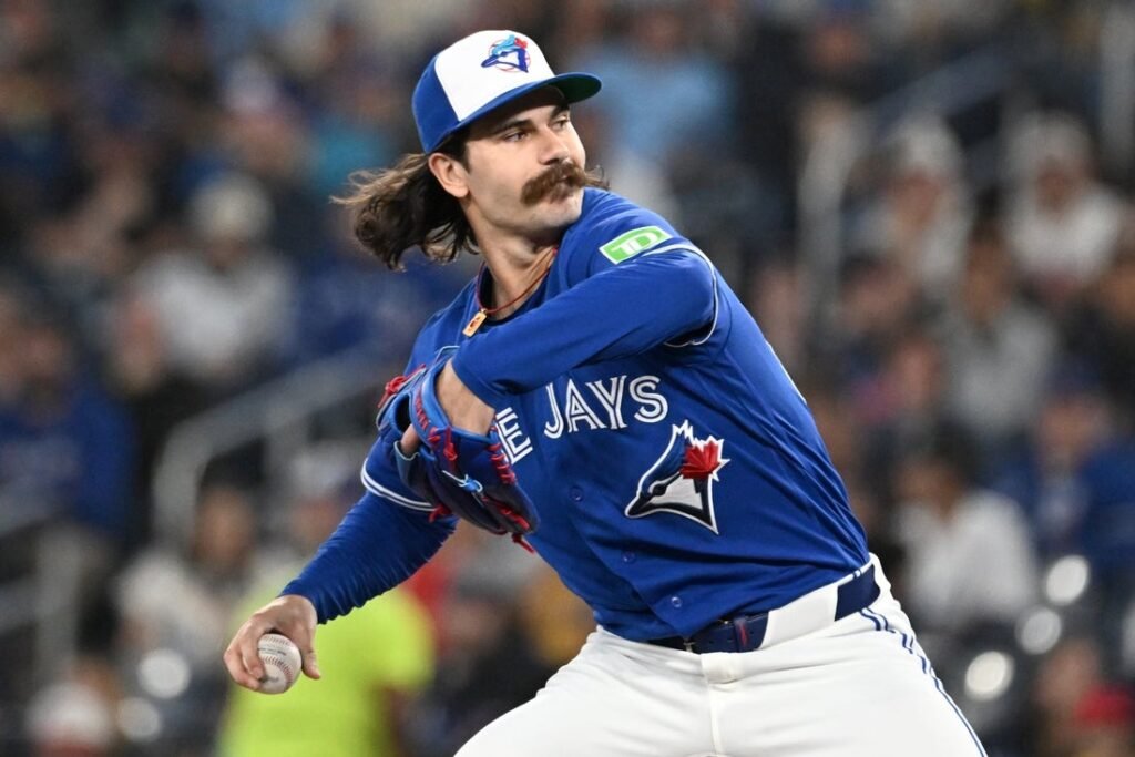 Suddenly surging Jays look to finish off sweep of Pirates