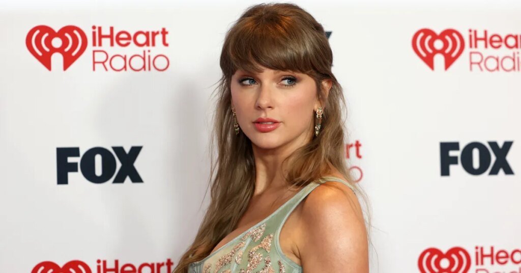Taylor Swift’s ‘It Girl’ Coat is A Luxe Look You Can Buy
