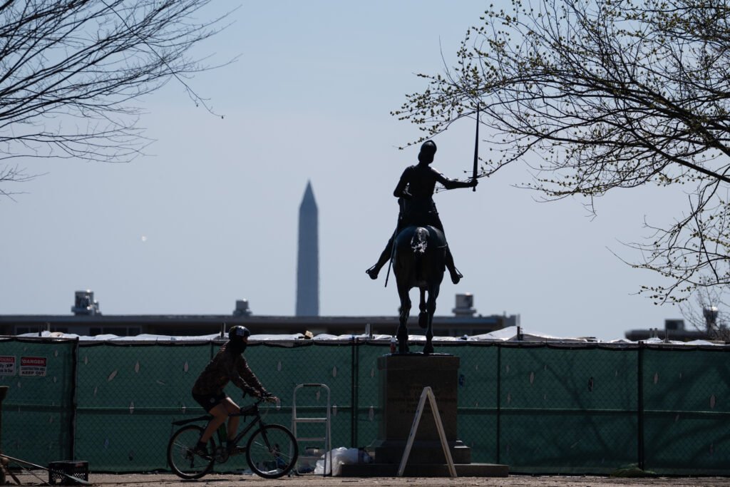 The D.C. mayor race’s ‘delicate dance’ The D.C. mayor race’s ‘delicate dance’
