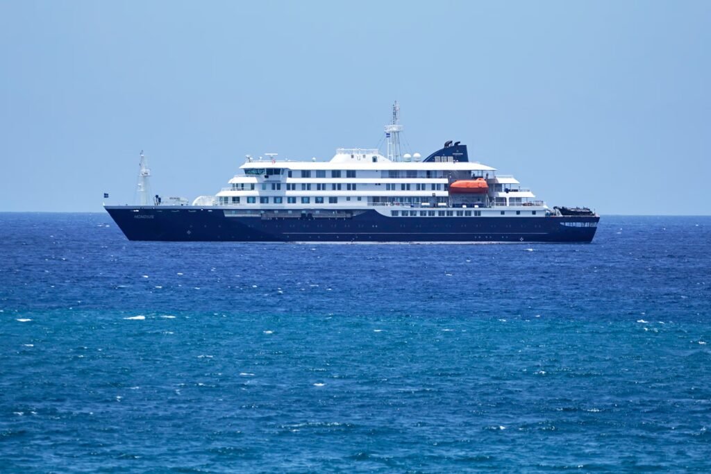 The WHO and Spain agree that epidemiologists will inspect hantavirus‑hit cruise ship before deciding its destination