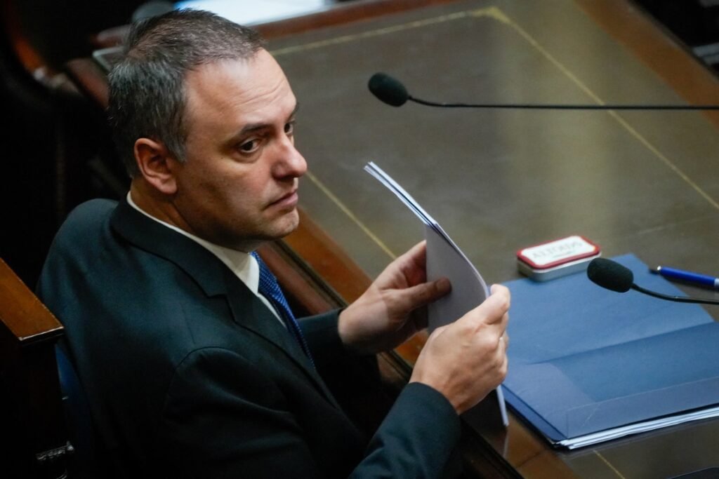 Trips, properties, and cash payments: Suspicions of corruption plague Milei’s chief of staff