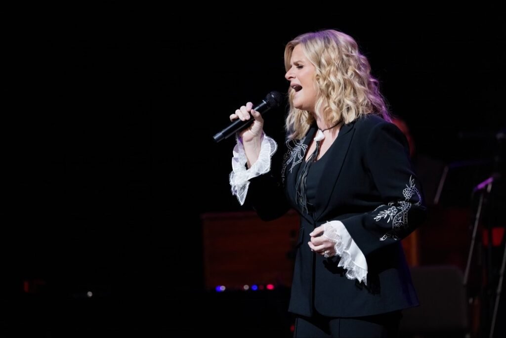 Trisha Yearwood Honors Music Producer John Boylan At Hall Of Fame Ceremony