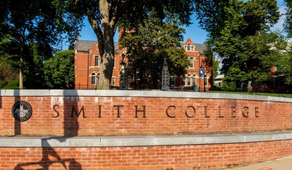 Trump administration opens probe into all-women Smith College for admitting biological males Trump administration opens probe into all-women Smith College for admitting biological males