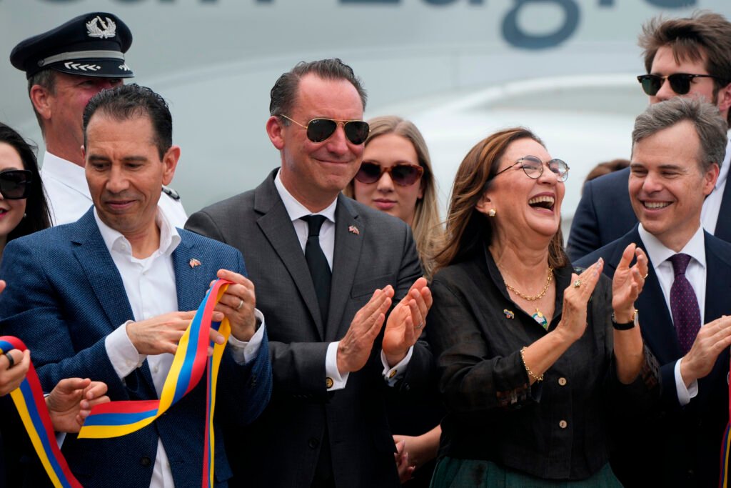 Trump administration ramps up oil engagement in Venezuela as election questions loom