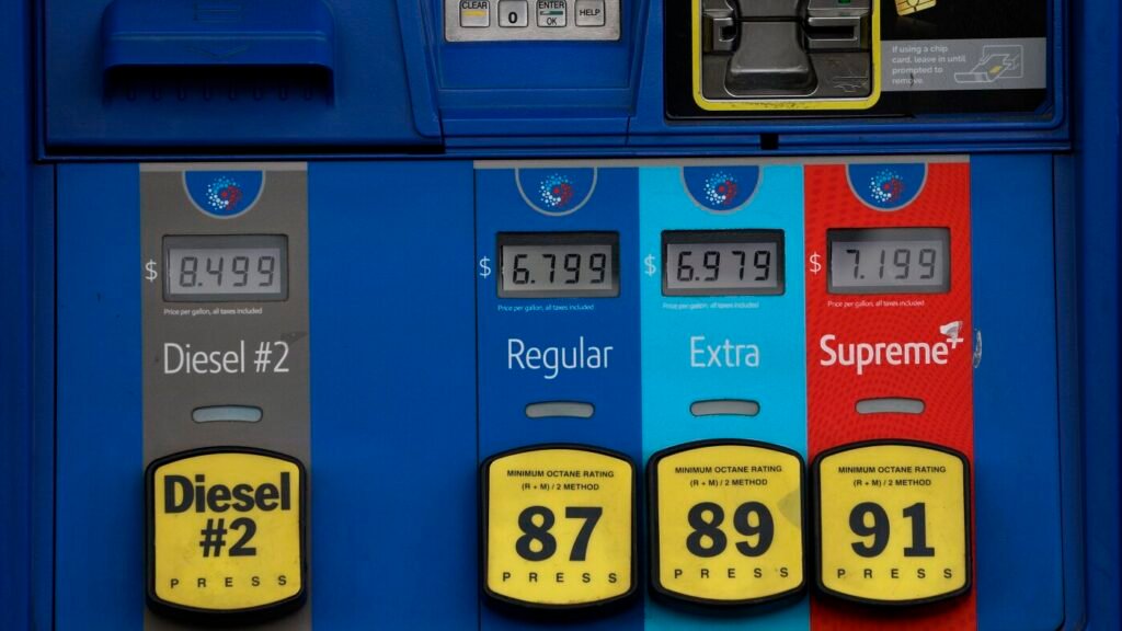 Trump wants to suspend the federal gas tax as prices soar amid war with Iran : NPR