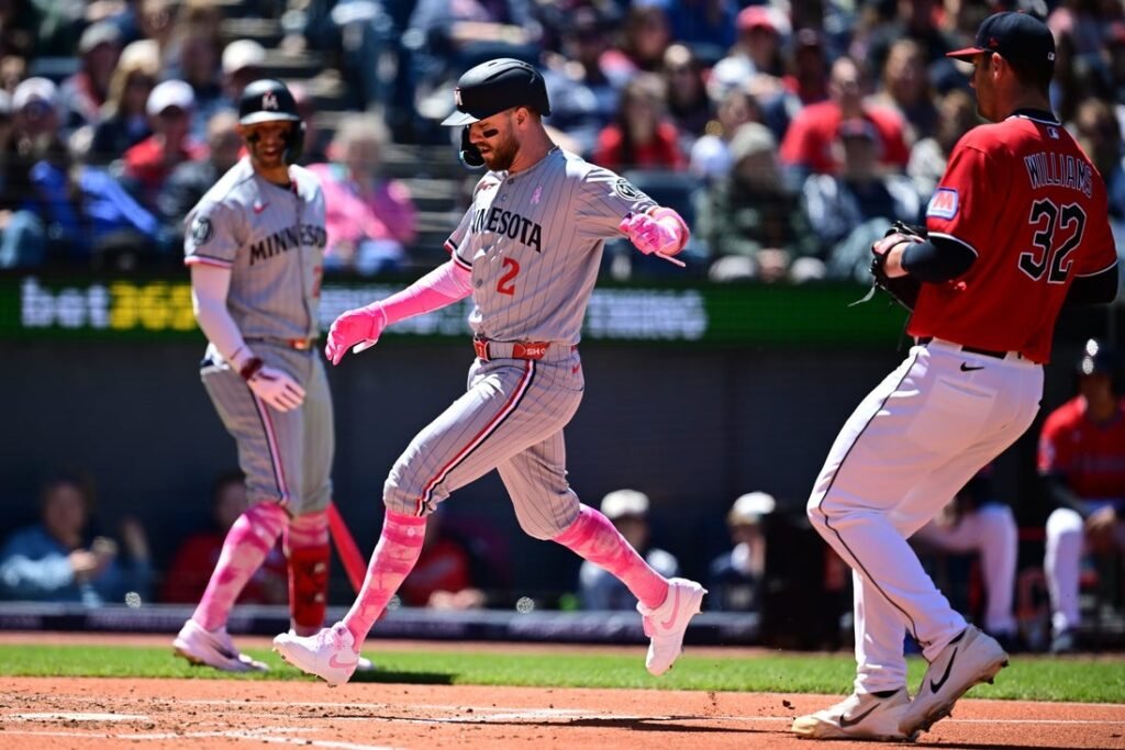 Twins score 4 in fifth and hold off Guardians