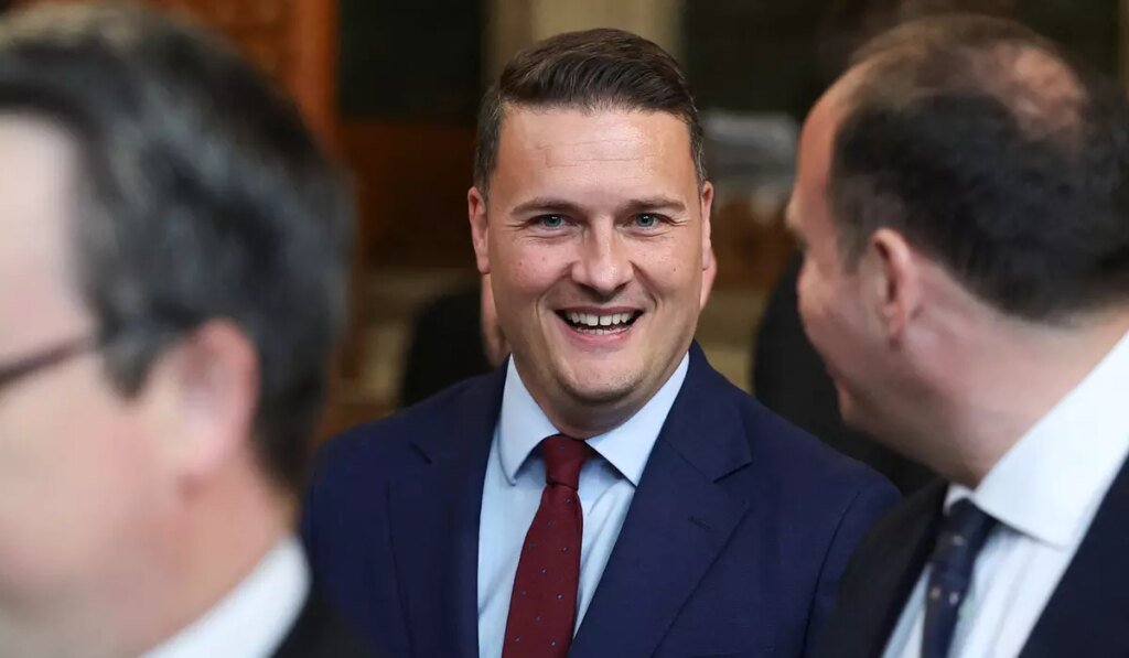 U.K. health secretary resigns, setting up a potential Labour leadership challenge to Keir Starmer