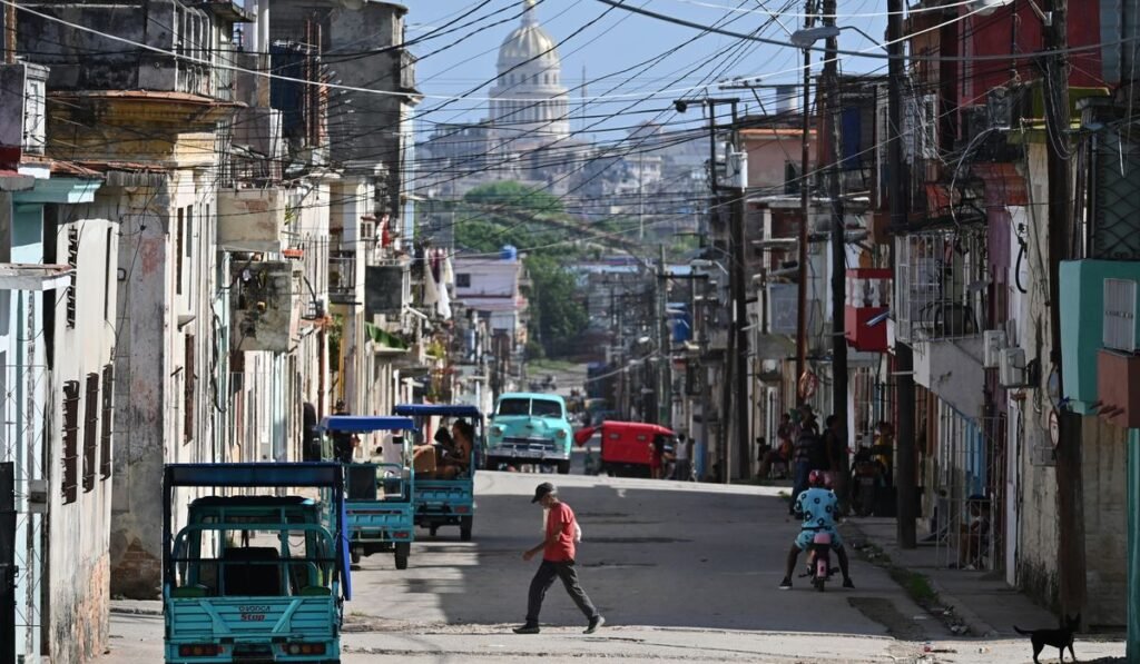 U.S. commander meets with Cuban military officials as Trump pressures island nation U.S. commander meets with Cuban military officials as Trump pressures island nation