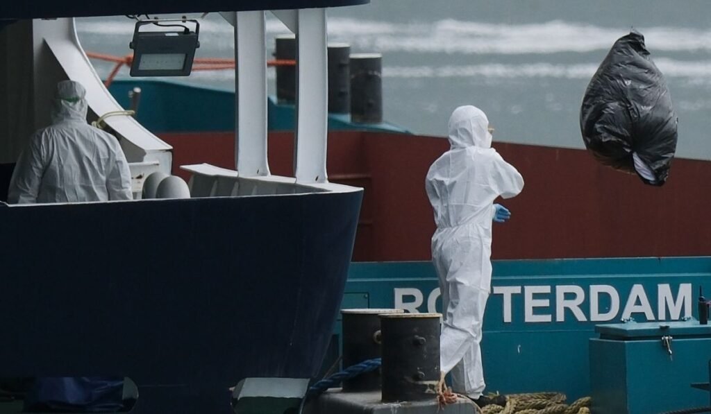 U.S. health officials order quarantine for 2 passengers from cruise ship with hantavirus outbreak