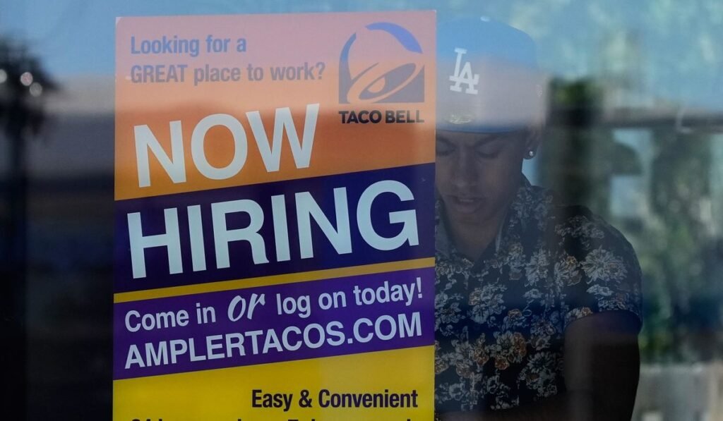 U.S. jobless aid filings fell to 209K last week as layoffs remain low despite economic uncertainty