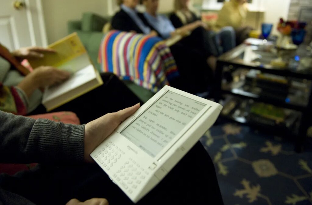 Users turn to jailbreaking their older Kindles as Amazon ends support Users turn to jailbreaking their older Kindles as Amazon ends support
