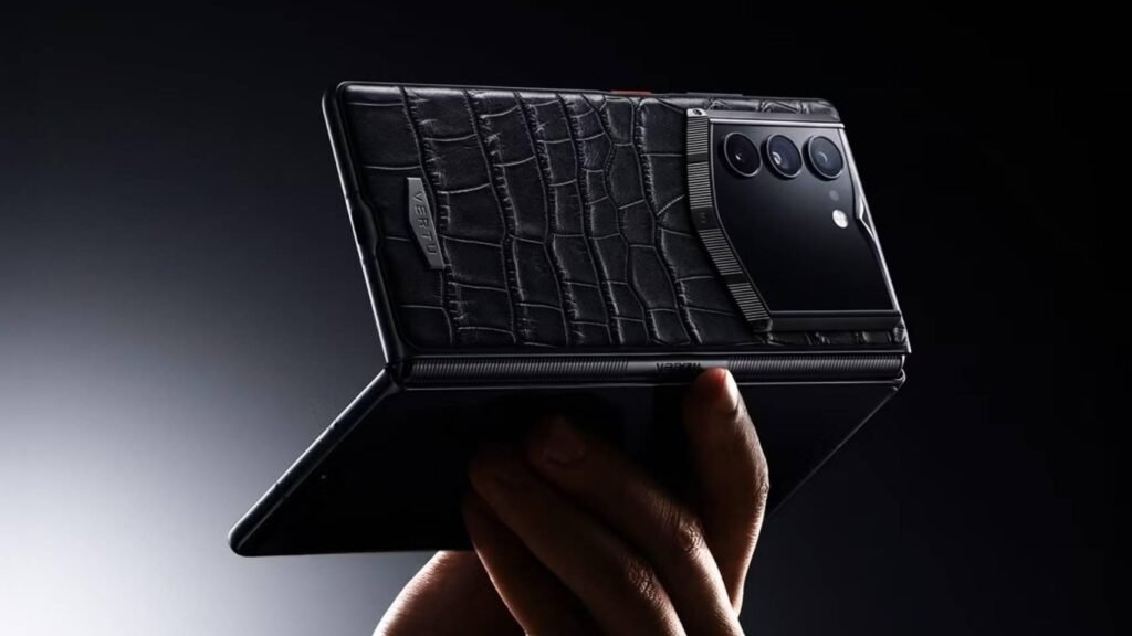 Vertu ‘resucita’ con un nuevo teléfono plegable con IA, dirigido a directivos y que cuesta 6.800 dólares Vertu 'resucita' con un nuevo teléfono plegable con IA, dirigido a directivos y que cuesta 6.800 dólares