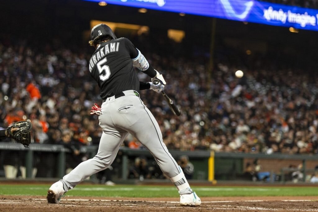 White Sox ride 9-run fourth to win over stumbling Giants White Sox ride 9-run fourth to win over stumbling Giants