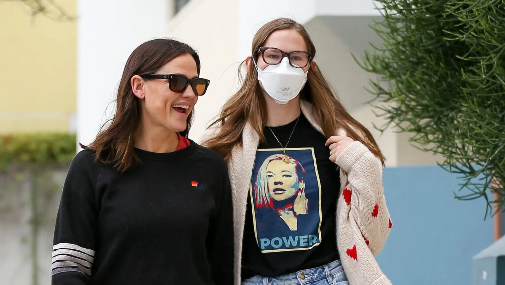 Why Does Violet Affleck Wear a Mask? What She’s Said – Hollywood Life