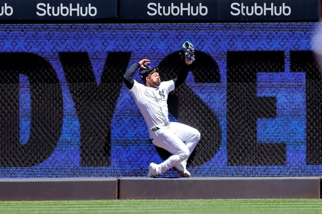 Yankees' Jasson Dominguez carted off after collision with wall