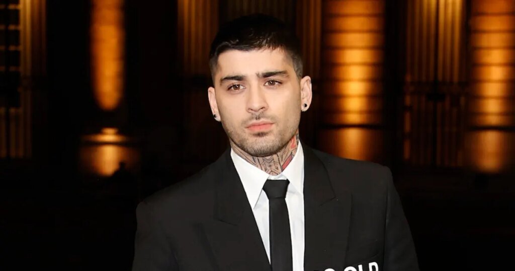Zayn Malik Responds to Claim He Cursed at Fans During Outing Zayn Malik Responds to Claim He Cursed at Fans During Outing