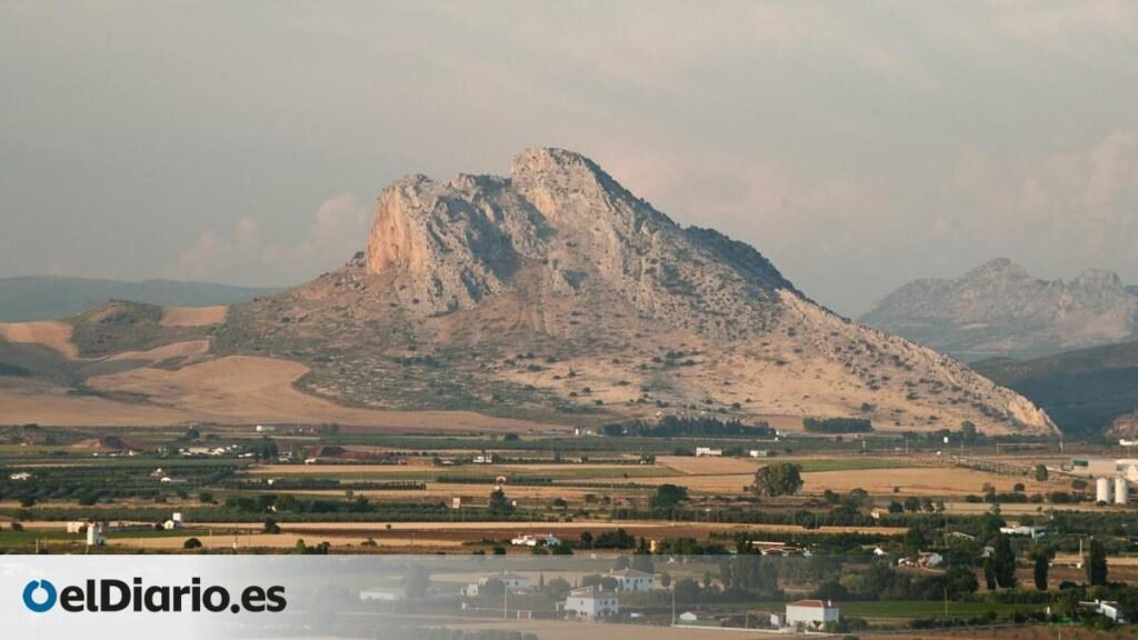 el misterio del monumento prehistórico orientado hacia una montaña el misterio del monumento prehistórico orientado hacia una montaña