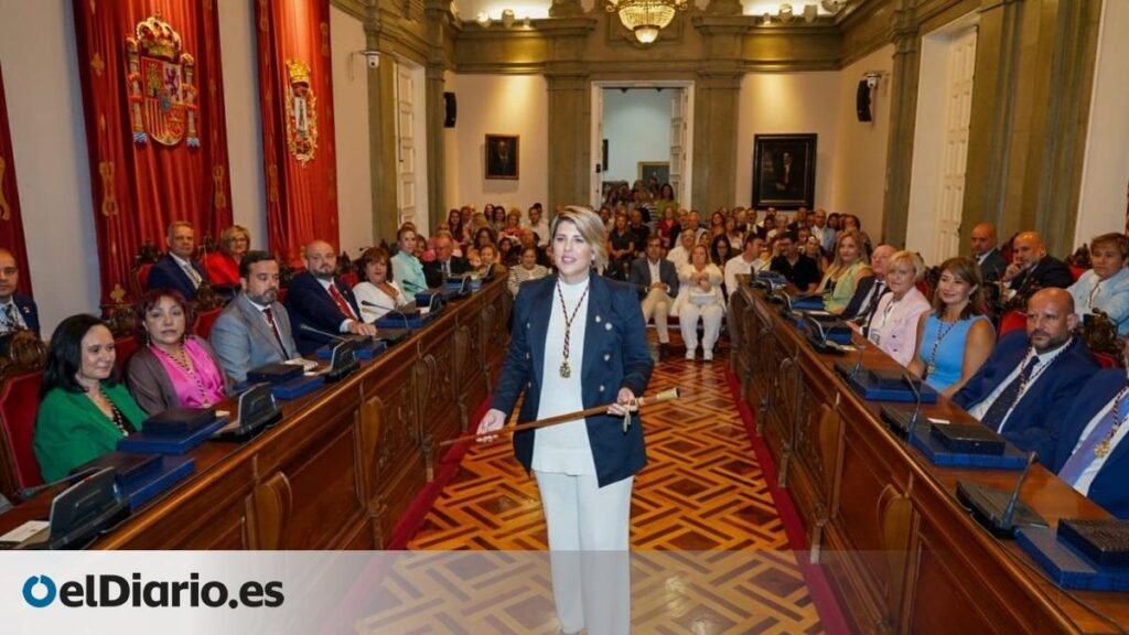 sus exconcejales tumban al PP con una moción de censura