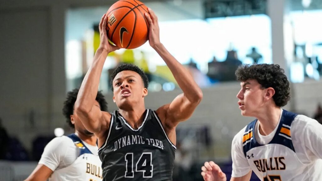 5-star wing Ryan Hampton commits to Kentucky 5-star wing Ryan Hampton commits to Kentucky