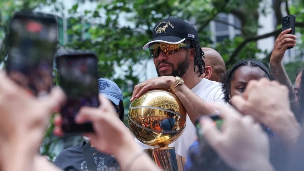 53 years of waiting ends in glory at Knicks’ championship parade 53 years of waiting ends in glory at Knicks' championship parade