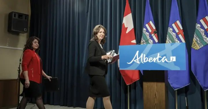 Alberta dual-practice doctors could begin offering private surgeries in fall Alberta dual-practice doctors could begin offering private surgeries in fall