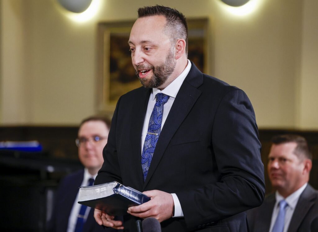 Alberta strikes new deal with pharmacists, dispensing fees to see small bump