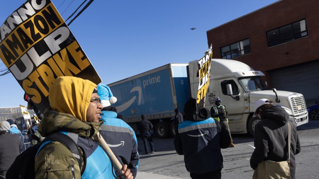 Amazon Ordered To Bargain With Teamsters In Case That Could Set Back Union Progress Amazon Ordered To Bargain With Teamsters In Case That Could Set Back Union Progress