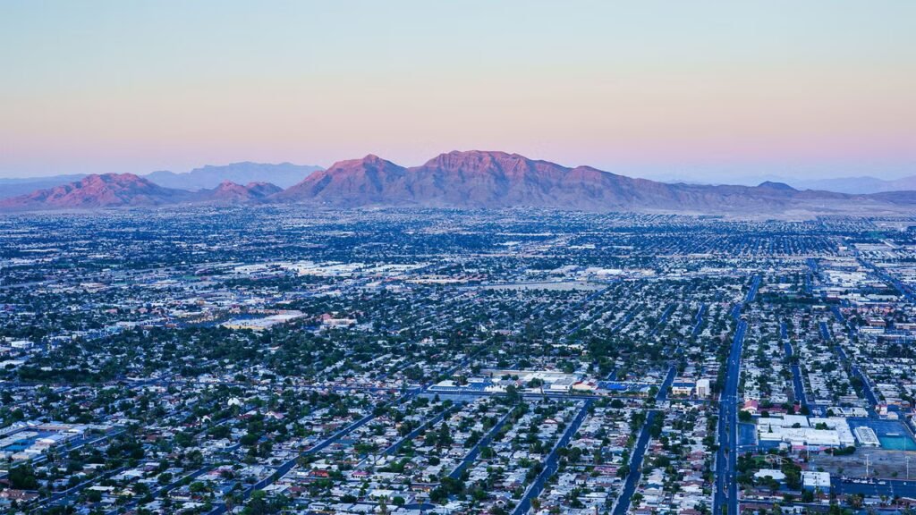 Americans are staying put in these 5 cities—and flocking to these 5 others Americans are staying put in these 5 cities—and flocking to these 5 others