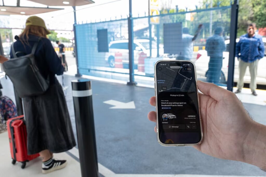 An army of lawyers is fighting so you can order an Uber at Mexico City’s airport | International