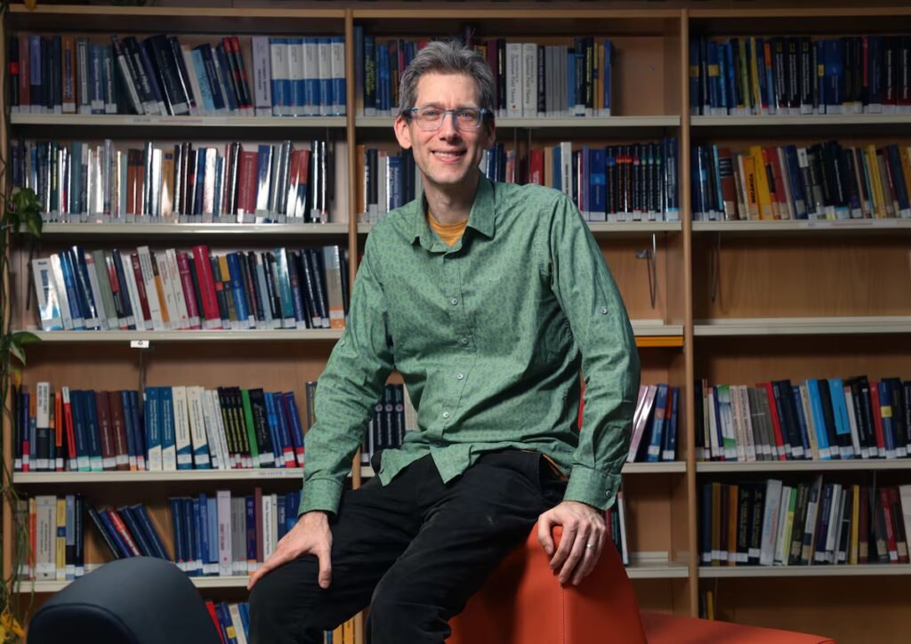 Aram Harrow, quantum researcher: ‘These computers won’t take 10 years; they’ll arrive sooner’ | Technology Aram Harrow, quantum researcher: ‘These computers won’t take 10 years; they’ll arrive sooner’ | Technology