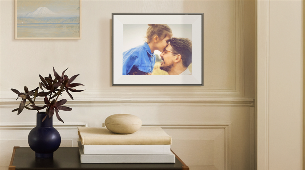 Aura’s impressive e-ink photo frame doesn’t even look digital Aura's impressive e-ink photo frame doesn't even look digital