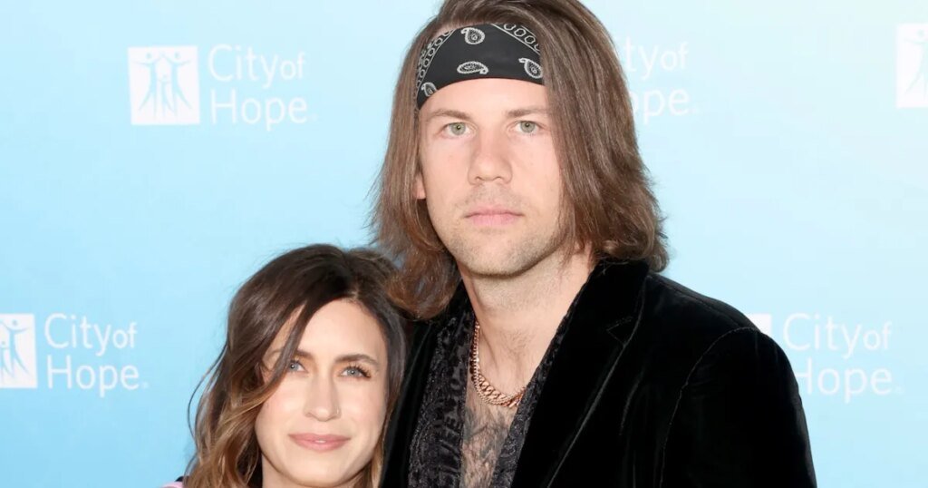 Beartooth Singer Caleb Shomo Recalls Coming Out to Wife Beartooth Singer Caleb Shomo Recalls Coming Out to Wife
