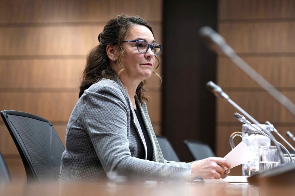 Bid to narrow transparency law ‘a move in the wrong direction,’ info watchdog says Bid to narrow transparency law 'a move in the wrong direction,' info watchdog says