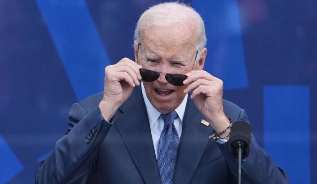 Biden accuses Trump of corruption then struggles to find way off stage