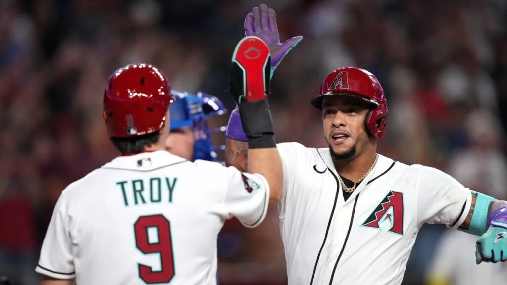 Big plays give D-backs momentum entering clash vs. Dodgers