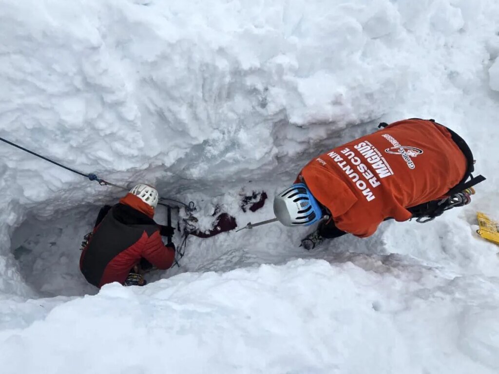 Bodies of Canadian woman and Mexican man recovered after avalanche in Peruvian mountains Bodies of Canadian woman and Mexican man recovered after avalanche in Peruvian mountains